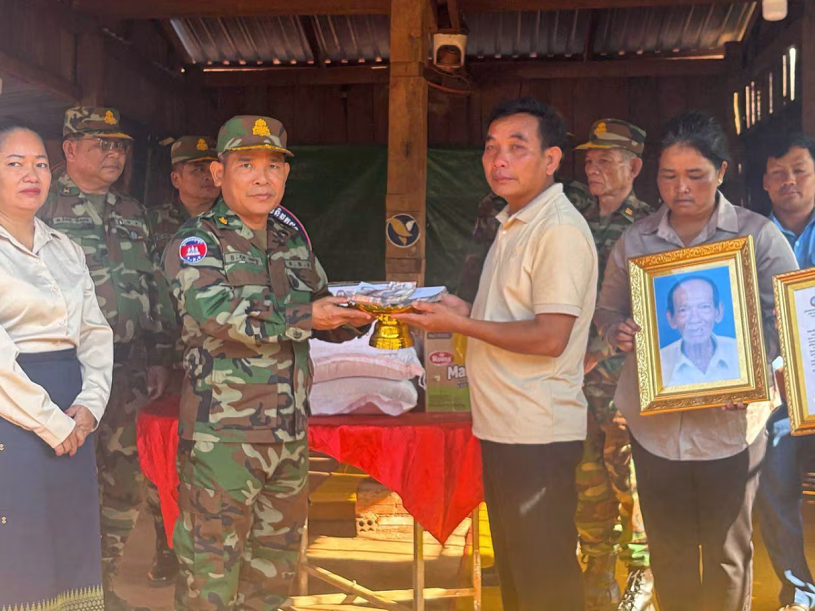 អ.ន.ក. ខេត្តកោះកុង នាំយកថវិកាបេឡាមរណសង្គ្រោះចំនួន ៤លានរៀល ជូនគ្រួសារសពអតីតយុទ្ធជនមួយគ្រួសារ