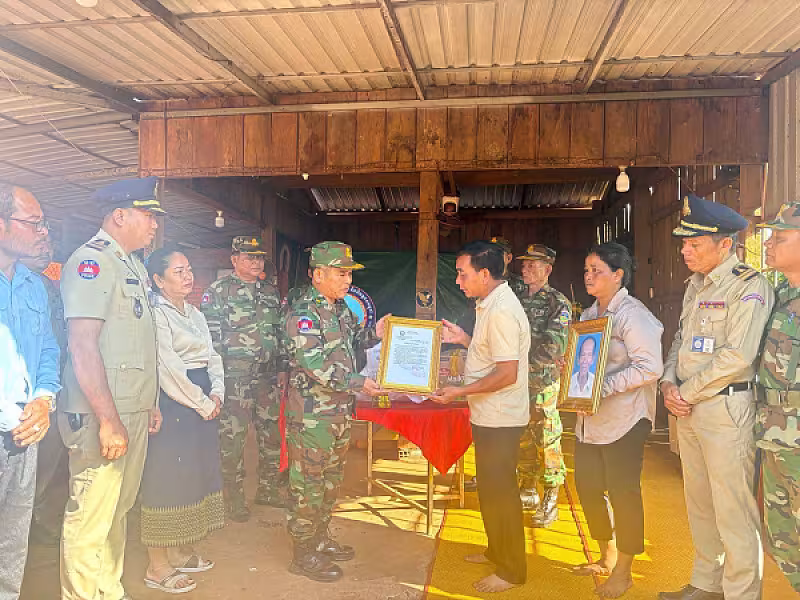 អ.ន.ក. ខេត្តកោះកុង នាំយកថវិកាបេឡាមរណសង្គ្រោះចំនួន ៤លានរៀល ជូនគ្រួសារសពអតីតយុទ្ធជនមួយគ្រួសារ - Image 2