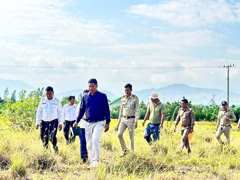 អ.ន.ក. ខេត្តបាត់ដំបង ចុះពិនិត្យទីតាំងសាងសង់សាលារៀនជូនកូនៗអតីតយុទ្ធជន និងនិវត្តជនលើដីសម្បទានសង្គមកិច្ច