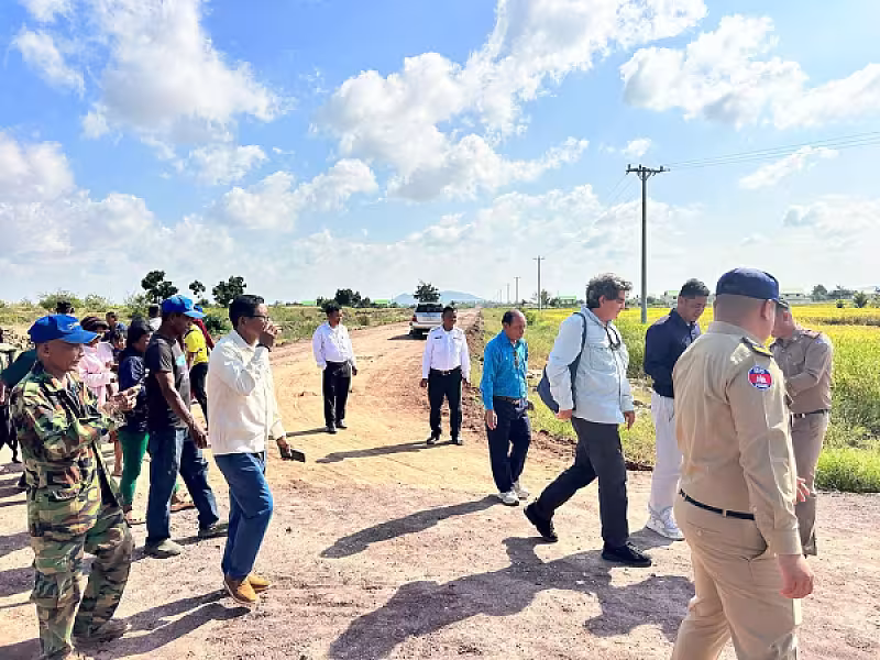 អ.ន.ក. ខេត្តបាត់ដំបង ចុះពិនិត្យទីតាំងសាងសង់សាលារៀនជូនកូនៗអតីតយុទ្ធជន និងនិវត្តជនលើដីសម្បទានសង្គមកិច្ច - Image 8