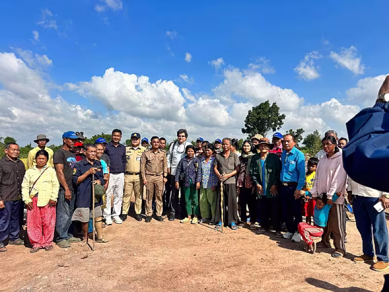 អ.ន.ក. ខេត្តបាត់ដំបង ចុះពិនិត្យទីតាំងសាងសង់សាលារៀនជូនកូនៗអតីតយុទ្ធជន និងនិវត្តជនលើដីសម្បទានសង្គមកិច្ច - Image 10