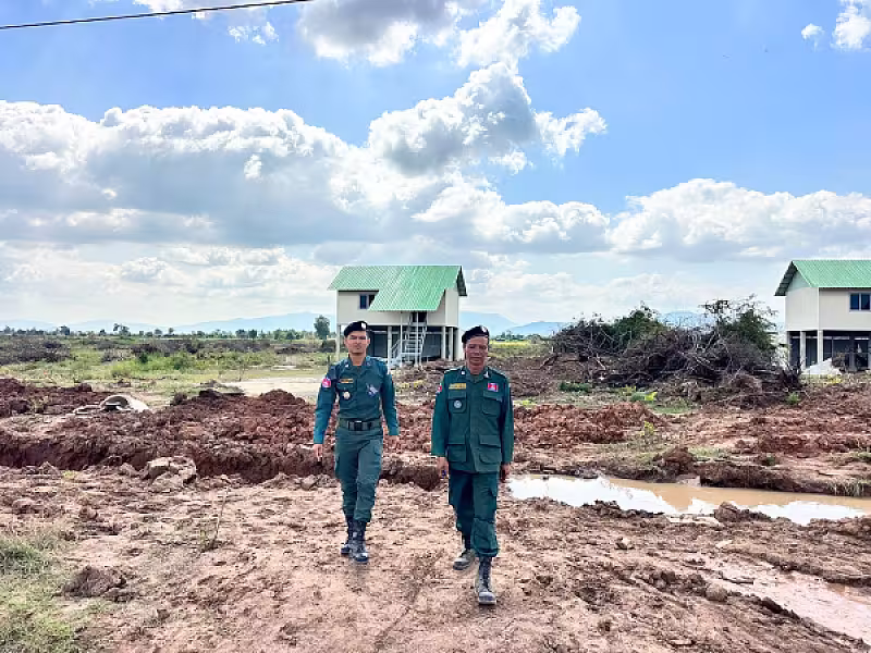 កម្លាំងនគរបាលប៉ុស្តិ៍ស្រុកគាស់ក្រឡ ចុះសរសេរលេខផ្ទះថ្មីជូនអតីតយុទ្ធជន និងនិវត្តជន ចំនួន៤០ខ្នង - Image 5