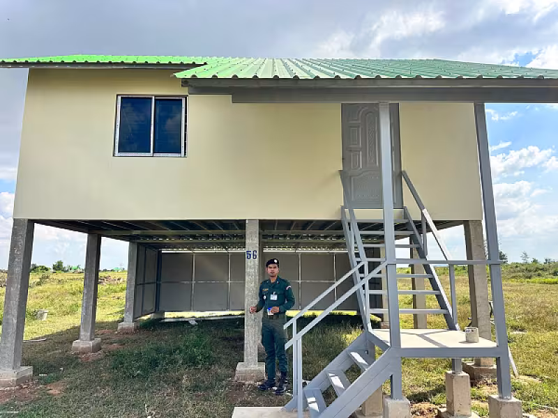 កម្លាំងនគរបាលប៉ុស្តិ៍ស្រុកគាស់ក្រឡ ចុះសរសេរលេខផ្ទះថ្មីជូនអតីតយុទ្ធជន និងនិវត្តជន ចំនួន៤០ខ្នង - Image 3