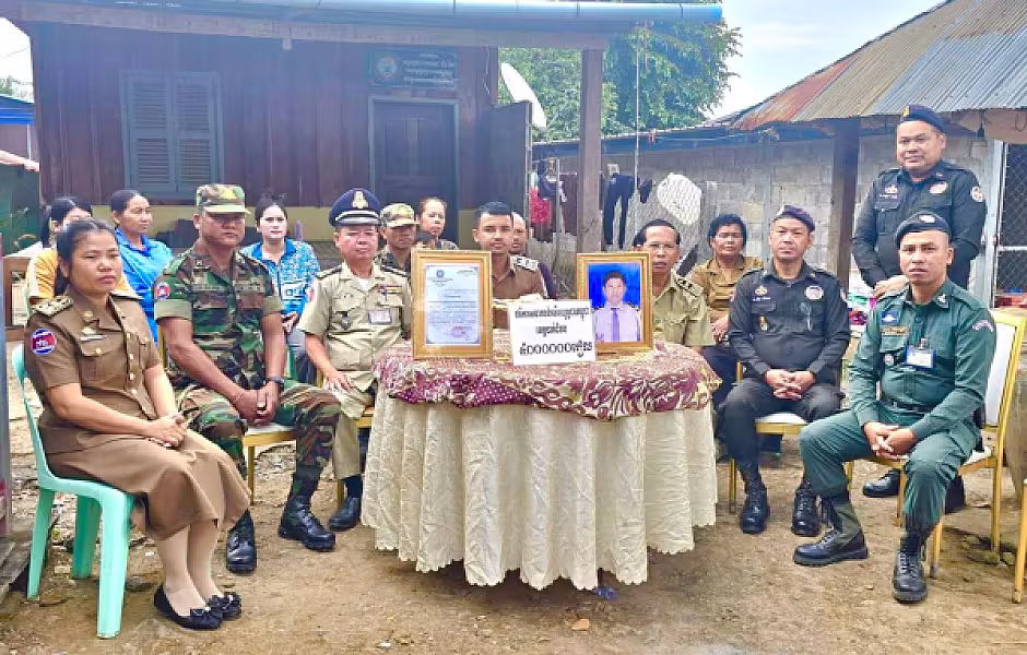 អ.ន.ក. ស្រុកកំរៀង នាំយកថវិកាបេឡាមរណសង្គ្រោះជូនគ្រួសារសពអតីតយុទ្ធជនមួុយគ្រួសារ