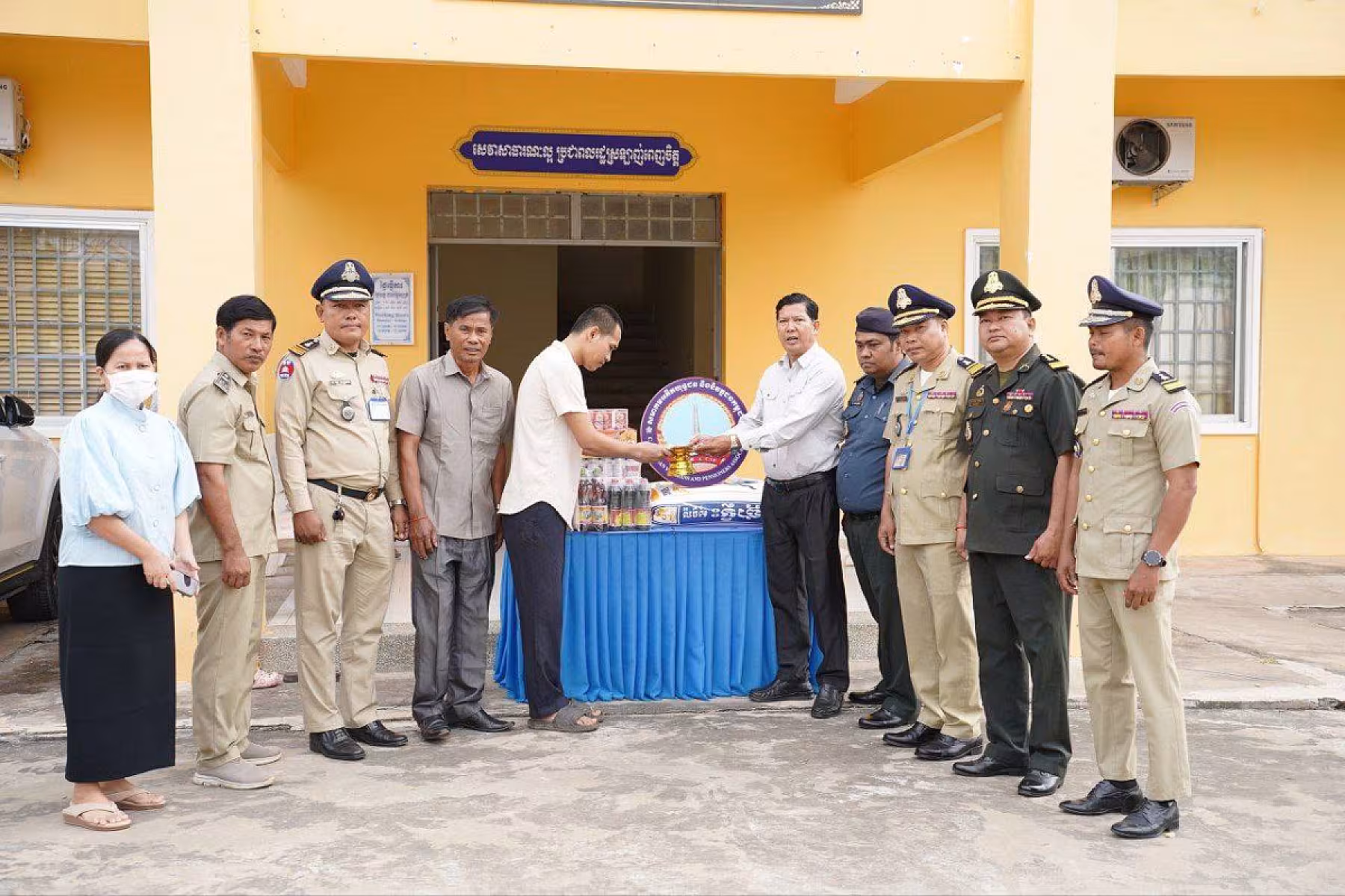 អ.ន.ក. ខេត្តកណ្តាល នាំយកថវិកាបេឡាមរណសង្គ្រោះប្រគល់ជូនគ្រួសារសពអតីតយុទ្ធជន ២គ្រួសារ