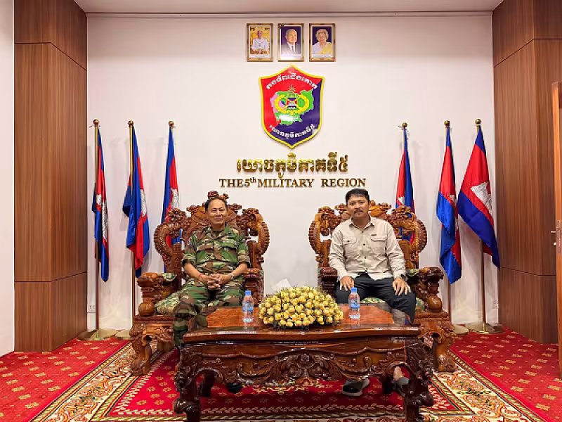 លោក ភួង ណាវុធ បាននាំយកអំណោយឧបភោគ ផ្តល់ជូនកងទ័ព ចំណុះយោធភូមិភាគទី៥ ដែលឈរជើងការពារតាមបន្ទាត់ព្រំដែន ក្នុងខេត្តបន្ទាយមានជ័យ - Image 5