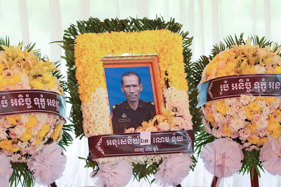 ឯកឧត្តម អ៊ុក ឃ្នួច នាំយកថវិកា និងសាររំលែកមរណទុក្ខរបស់សម្តេចធិបតី ហ៊ុន ម៉ាណែត ប្រគល់ជូនគ្រួសារសពវីរកងទ័ព ក្នុងខេត្តឧត្តរមានជ័យ  - Image 16