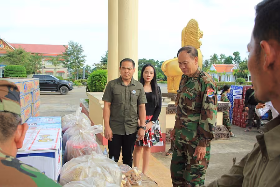 លោក អ៊ុក ស៊ីវុត្ថា បាននាំយកអំណោយជូនកងទ័ព ចំណុះយោធភូមិភាគទី៥ - Image 2