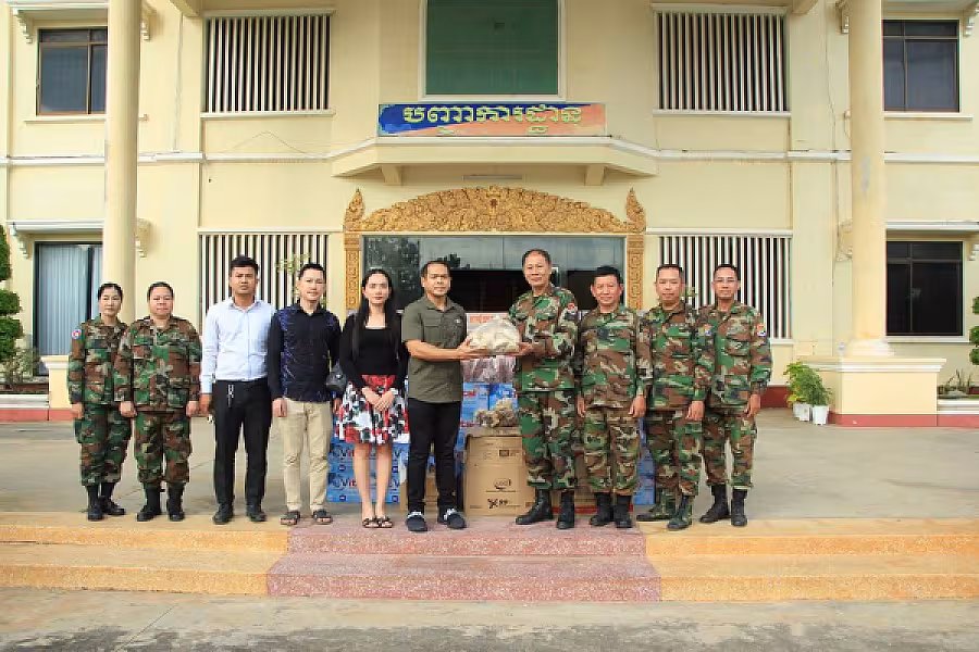 លោក អ៊ុក ស៊ីវុត្ថា បាននាំយកអំណោយជូនកងទ័ព ចំណុះយោធភូមិភាគទី៥ - Image 6