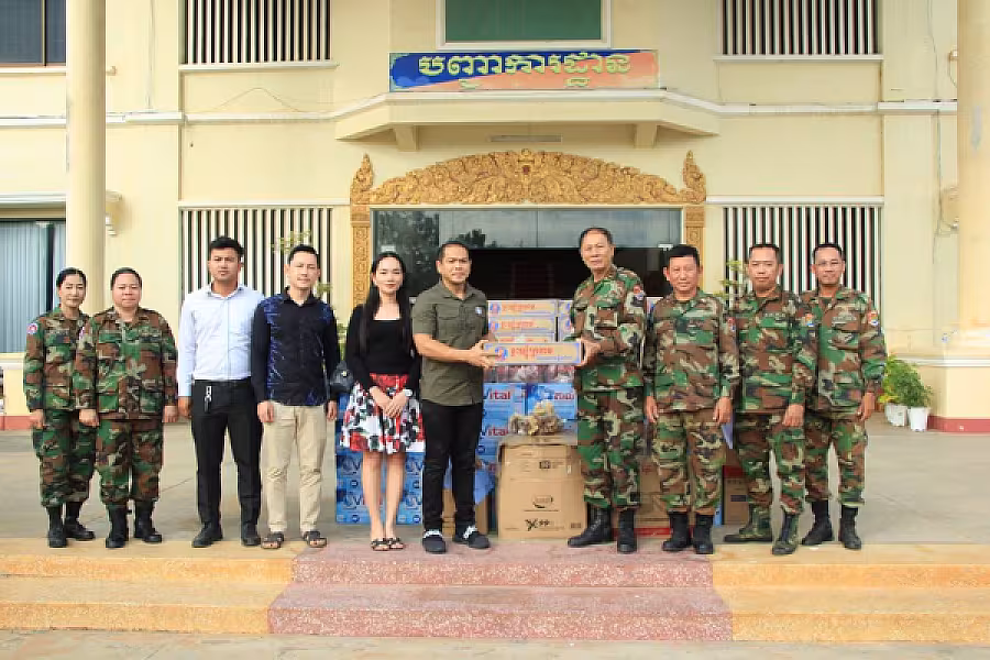 លោក អ៊ុក ស៊ីវុត្ថា បាននាំយកអំណោយជូនកងទ័ព ចំណុះយោធភូមិភាគទី៥ - Image 8