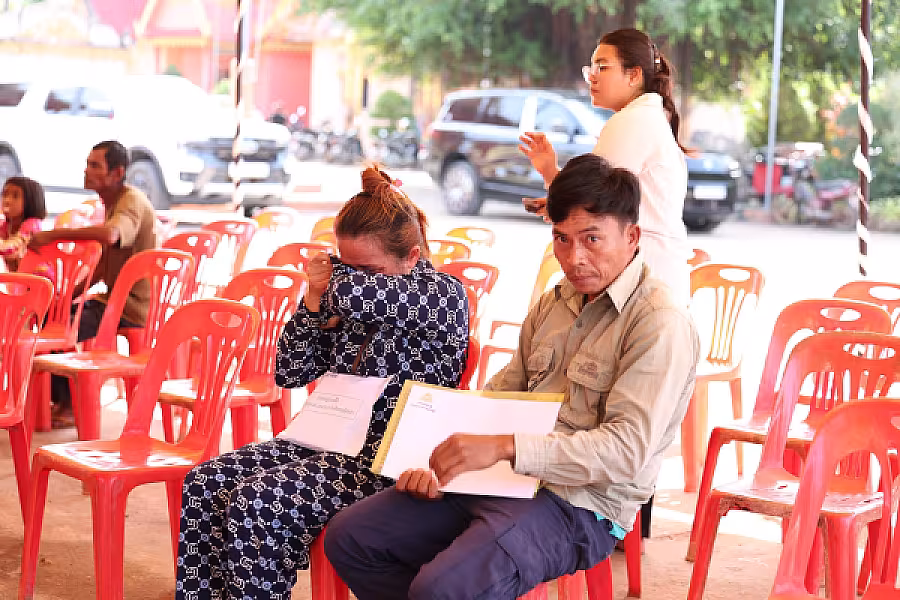 ថវិកា និងសាររំលែកមរណទុក្ខរបស់សម្តេចធិបតី ហ៊ុន ម៉ាណែត បានប្រគល់ជូនគ្រួសារសពវីរកងទ័ពពលី ក្នុងខេត្តឧត្តរមានជ័យ  - Image 15