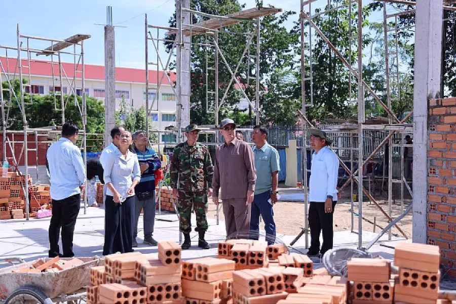 ឯកឧត្តម គួច ចំរើន ដឹកនាំក្រុមការងារចុះពិនិត្យវឌ្ឍនភាពនៃការសាងសង់អគារទីស្នាក់ការ អ.ន.ក. ខេត្តកណ្តាល   - Image 3