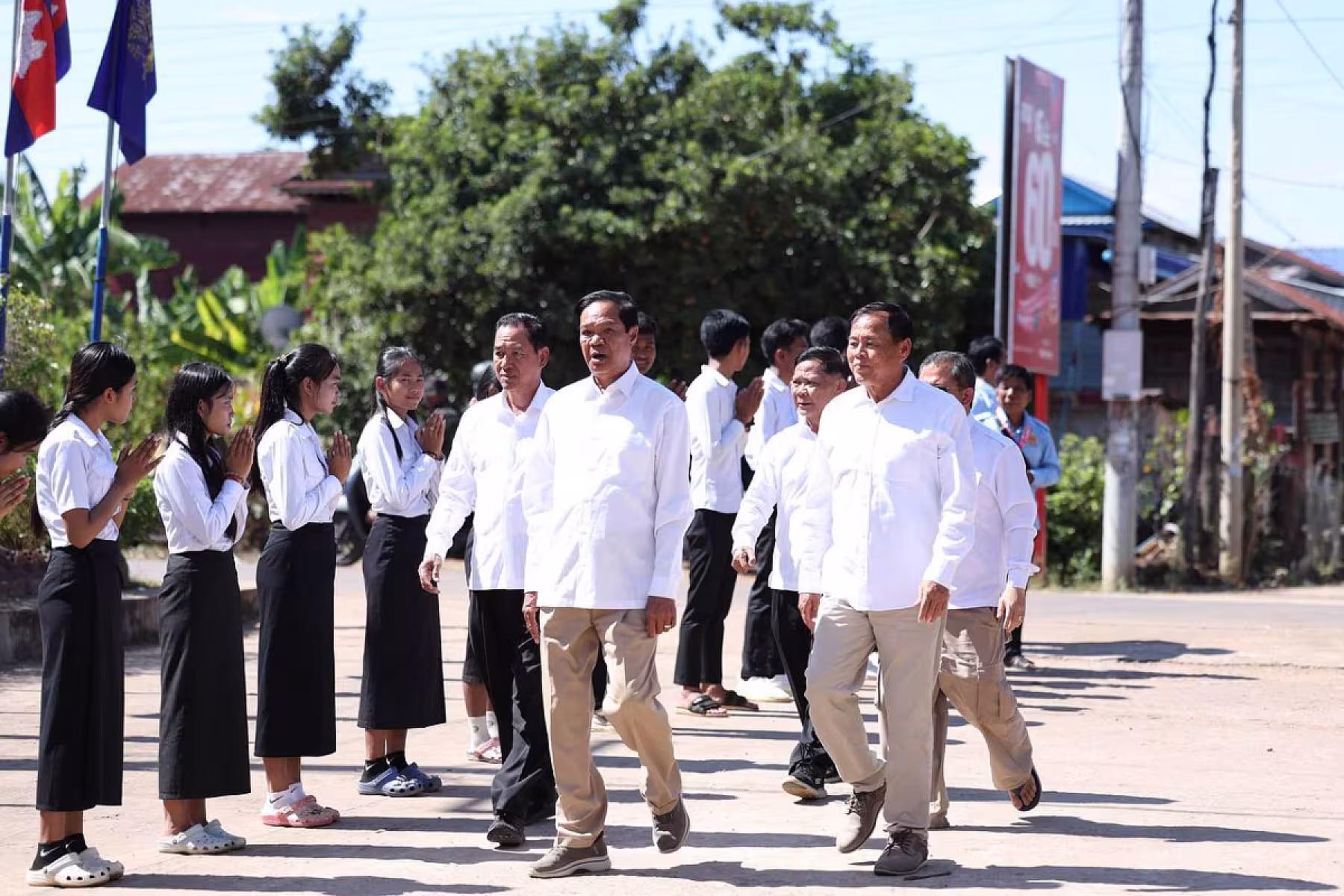 ថវិកា និងសាររំលែកមរណទុក្ខរបស់សម្តេចធិបតី ហ៊ុន ម៉ាណែត បានប្រគល់ជូនគ្រួសារវីរកងទ័ពពលី ក្នុងខេត្តឧត្តរមានជ័យ 