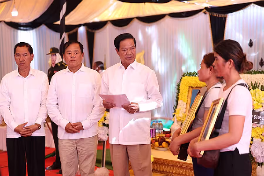 ថវិកា និងសាររំលែកមរណទុក្ខរបស់សម្តេចធិបតី ហ៊ុន ម៉ាណែត បានប្រគល់ជូនគ្រួសារវីរកងទ័ពពលី ក្នុងខេត្តឧត្តរមានជ័យ  - Image 16